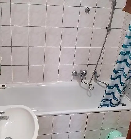 Venusz Apartment *
